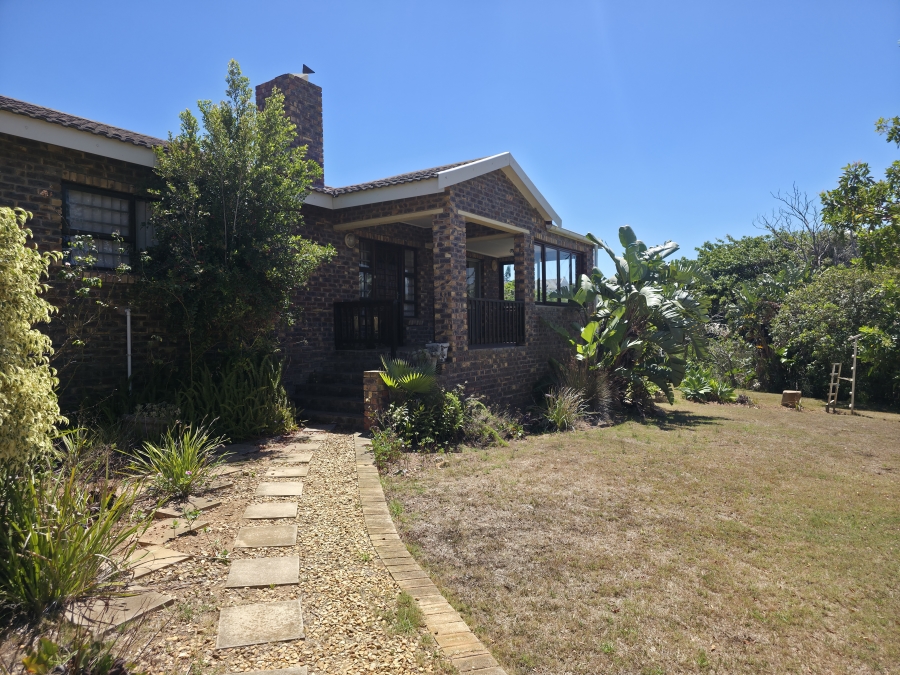 3 Bedroom Property for Sale in Wavecrest Eastern Cape